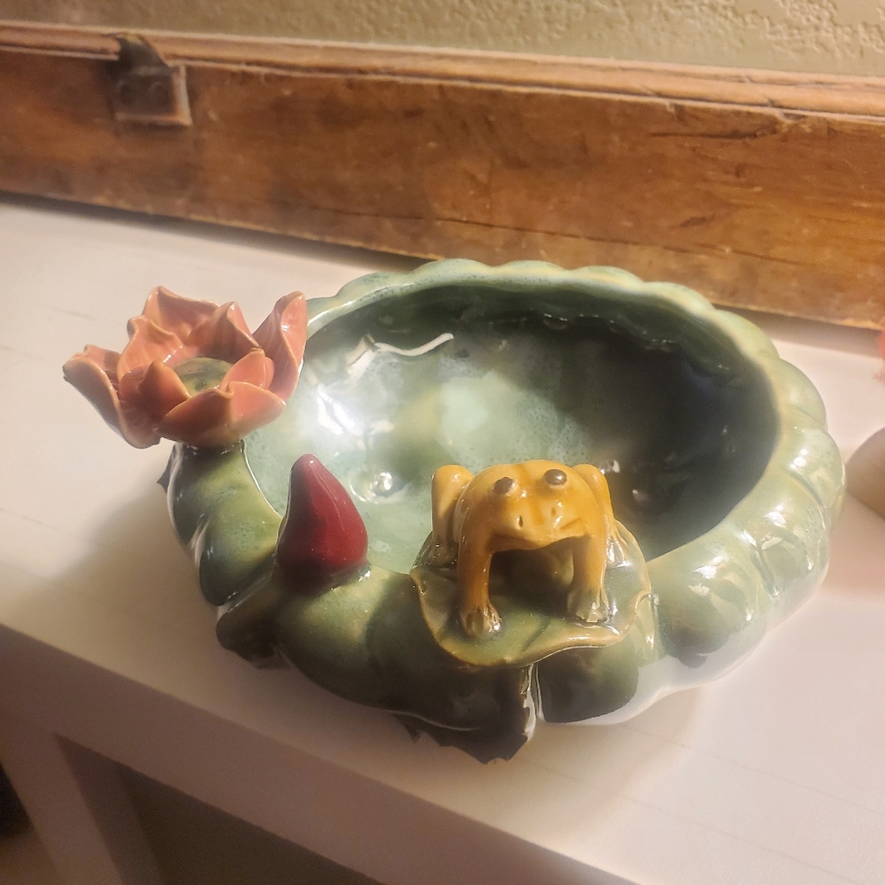 Vintage Frog‎ Bowl